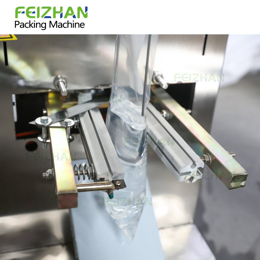 bag cutting system of sauce sachet packing machinery